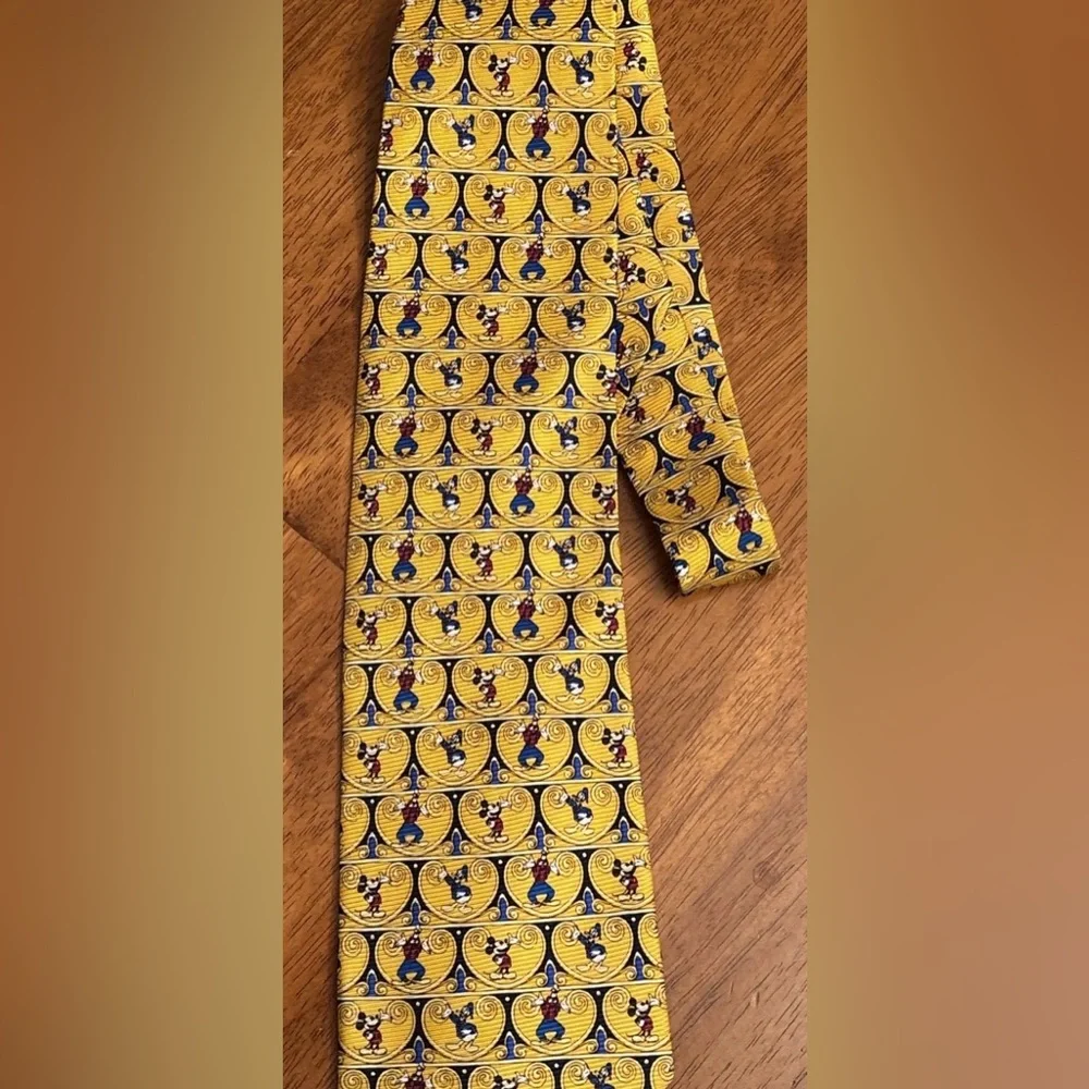 NWT The Disney Store Character Tie Yellow with Mickey Goofy & DonaldDuck Vintage